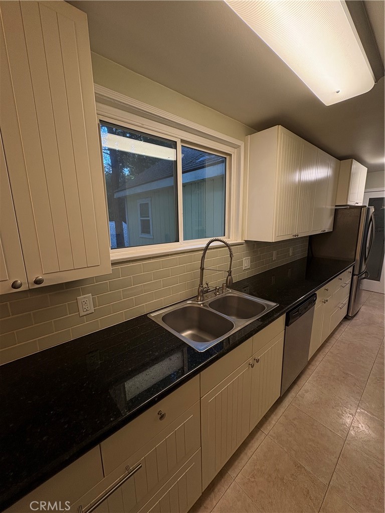 743 Woodland Road Crestline, CA 92325 - Photo 22 of 57 a kitchen with granite countertop a sink and a stove