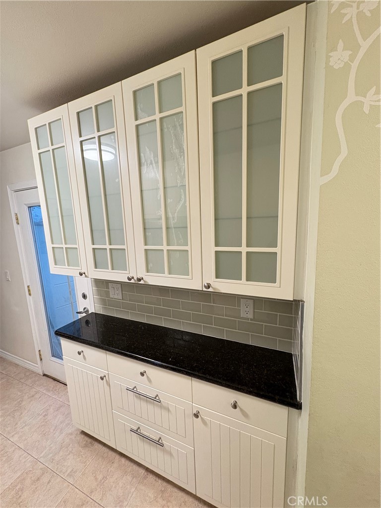 743 Woodland Road Crestline, CA 92325 - Photo 38 of 57 a bathroom with a granite countertop sink and a bathtub
