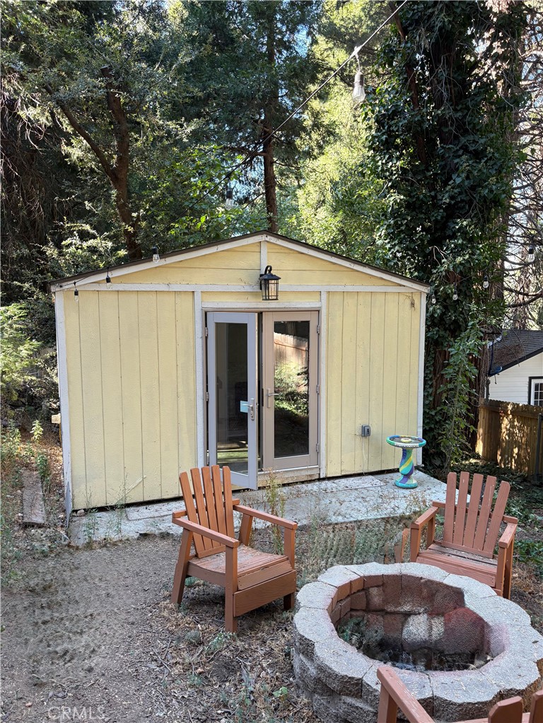 743 Woodland Road Crestline, CA 92325 - Photo 8 of 57 a backyard of a house with seating space