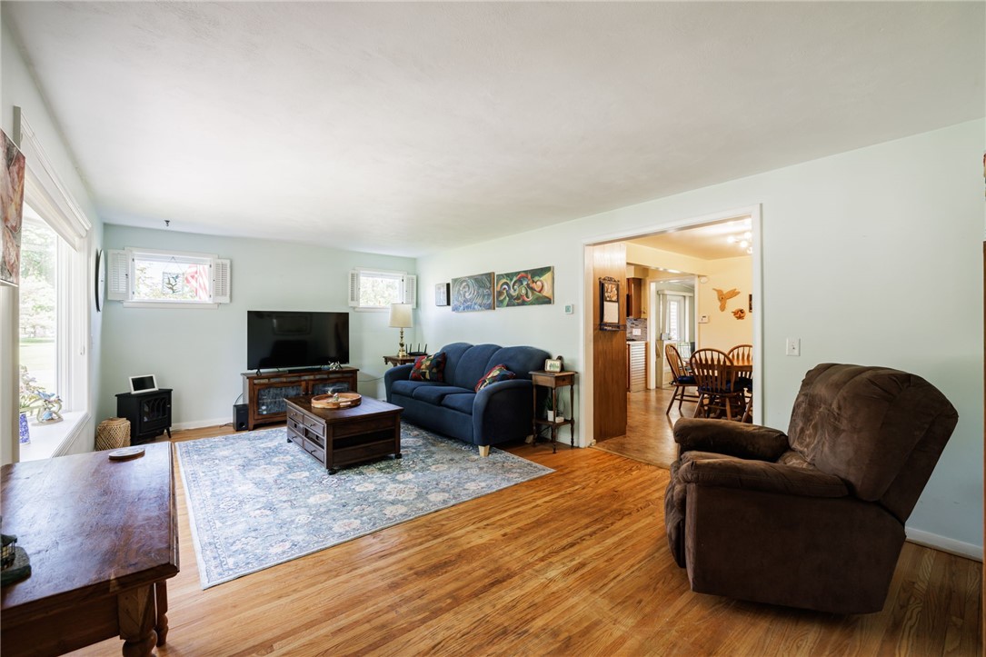 401 Hinchey Road Gates, NY 14624 - Photo 5 of 34