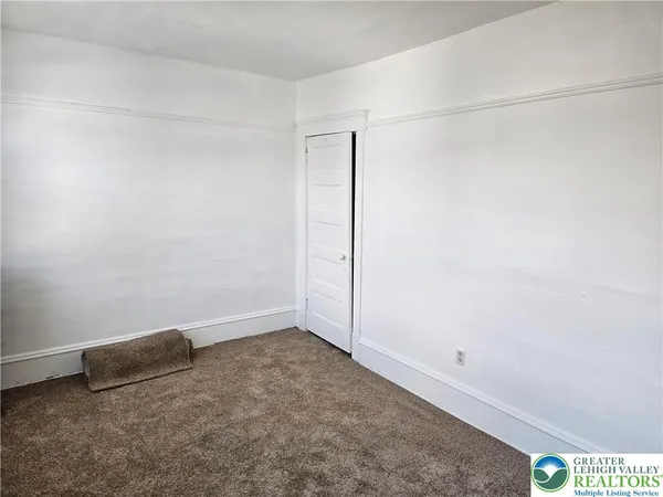 an empty room with a empty space