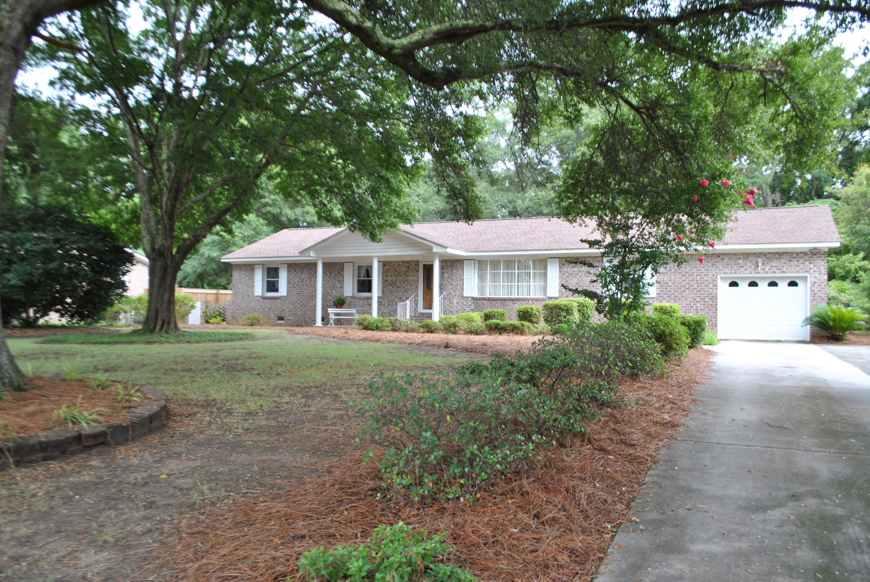 743 Harbor View Road Charleston, SC 29412 - Photo 1 of 16 DSC_2550