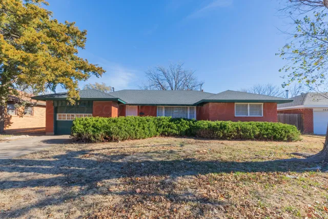 a front view of house with yard
