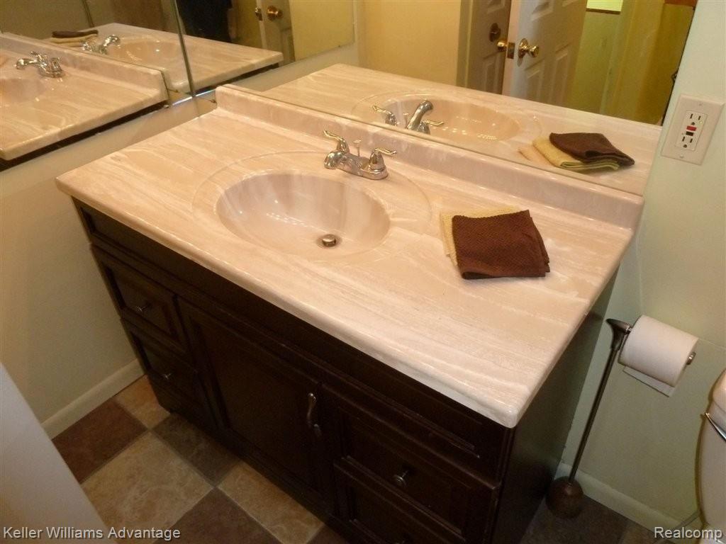 39964 Crosswinds Road Novi, MI 48375 - Photo 24 of 29 Full Bath.jpg