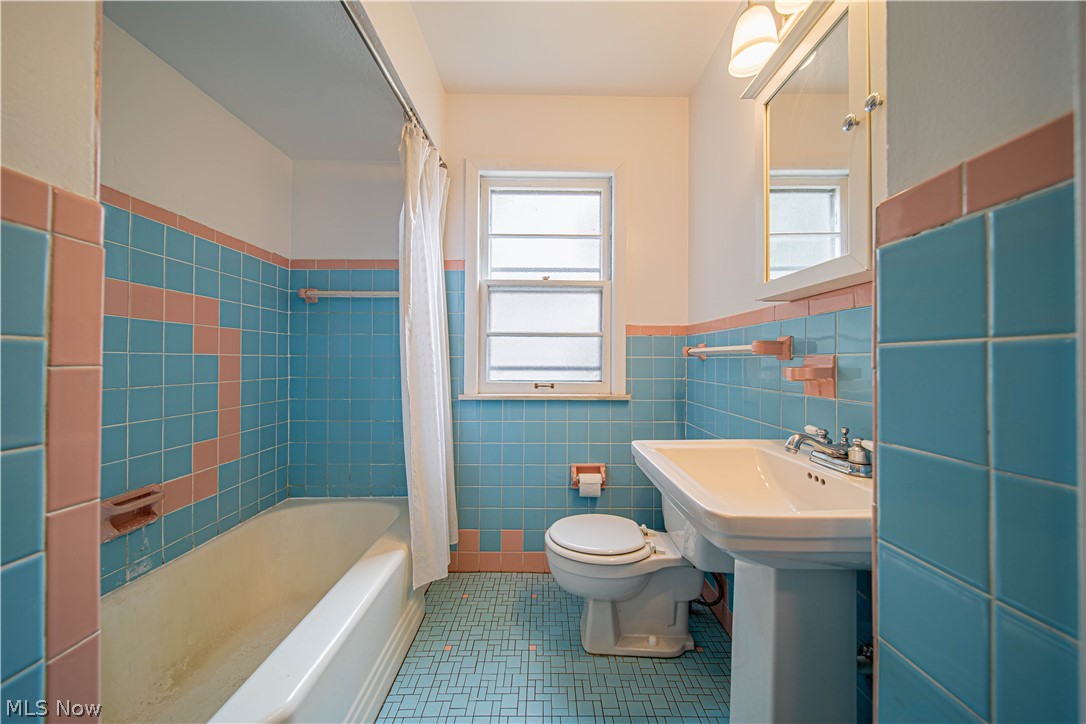 4729 Anderson Road Cleveland, OH 44124 - Photo 12 of 32