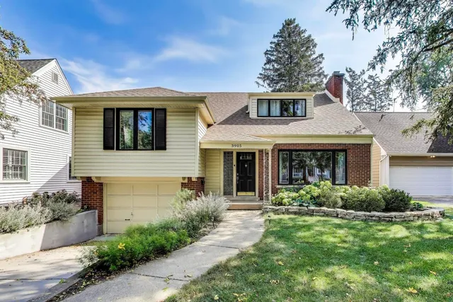 $780,000 | 3905 Lawn Avenue, Western Springs, IL 60558