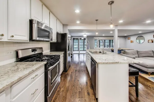 $780,000 | 3905 Lawn Avenue, Western Springs, IL 60558