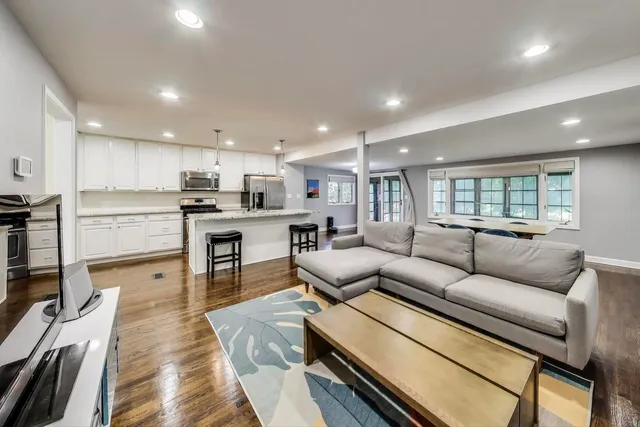 $780,000 | 3905 Lawn Avenue, Western Springs, IL 60558