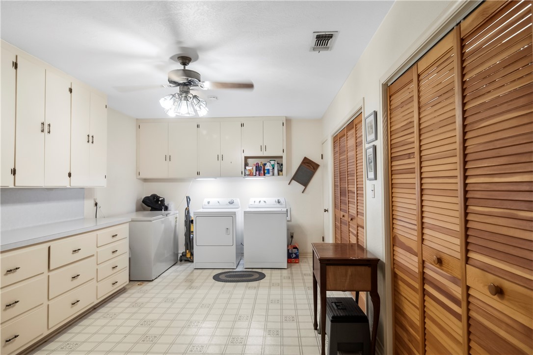 155 Harbor Circle Mathis, TX 78368 - Photo 37 of 40 a view of a kitchen with electric appliances