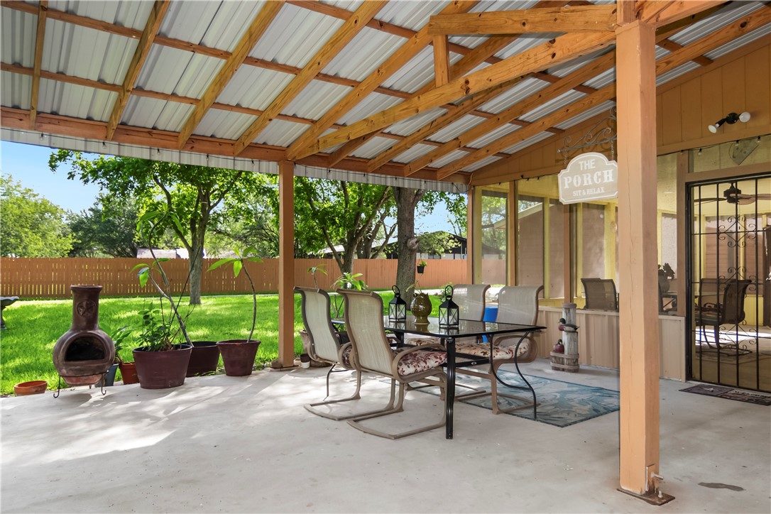 155 Harbor Circle Mathis, TX 78368 - Photo 8 of 40 a dining room with furniture and a garden view