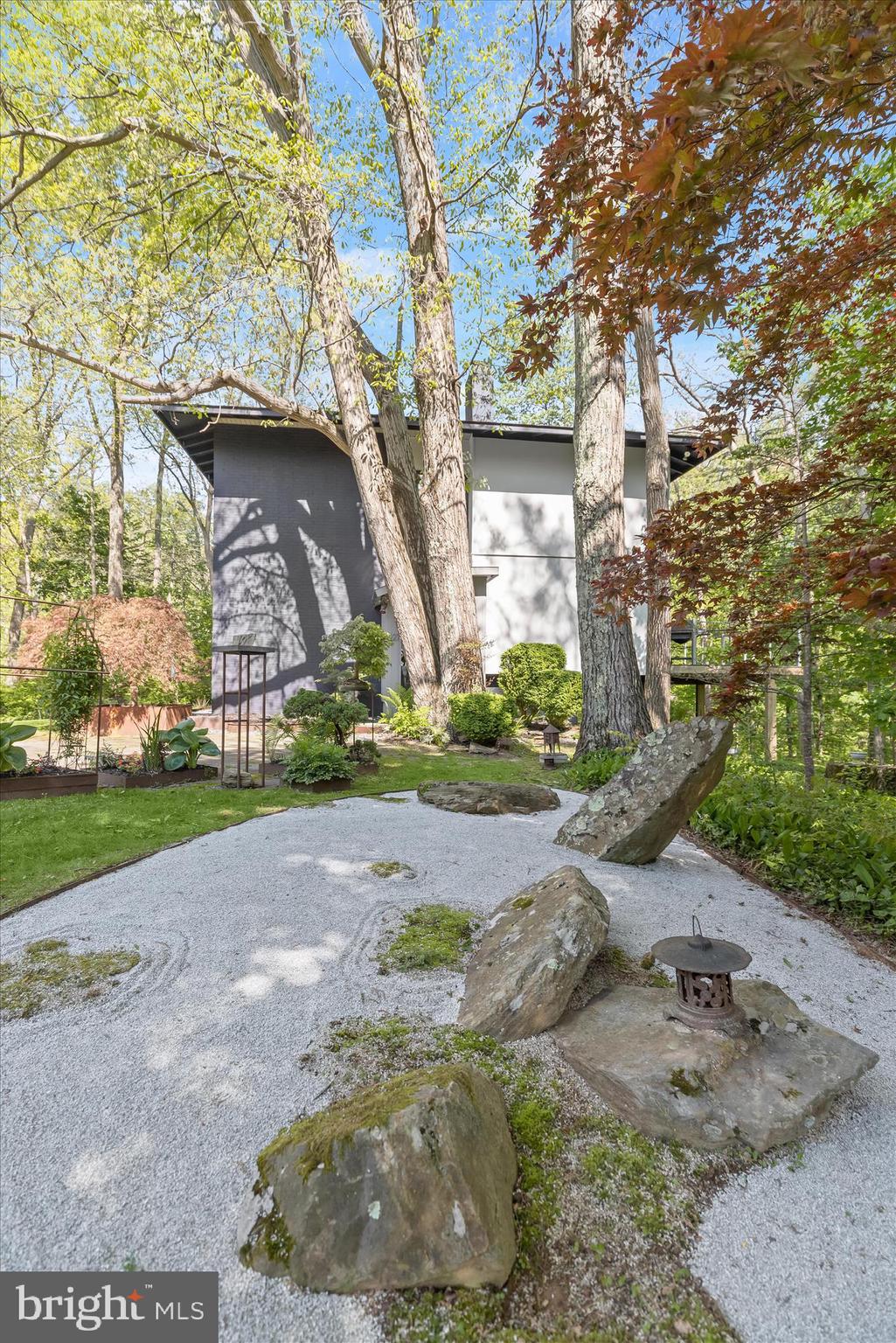 927 Buckhorn Road Sykesville, MD 21784 - Photo 109 of 147 a view of a yard with a fountain