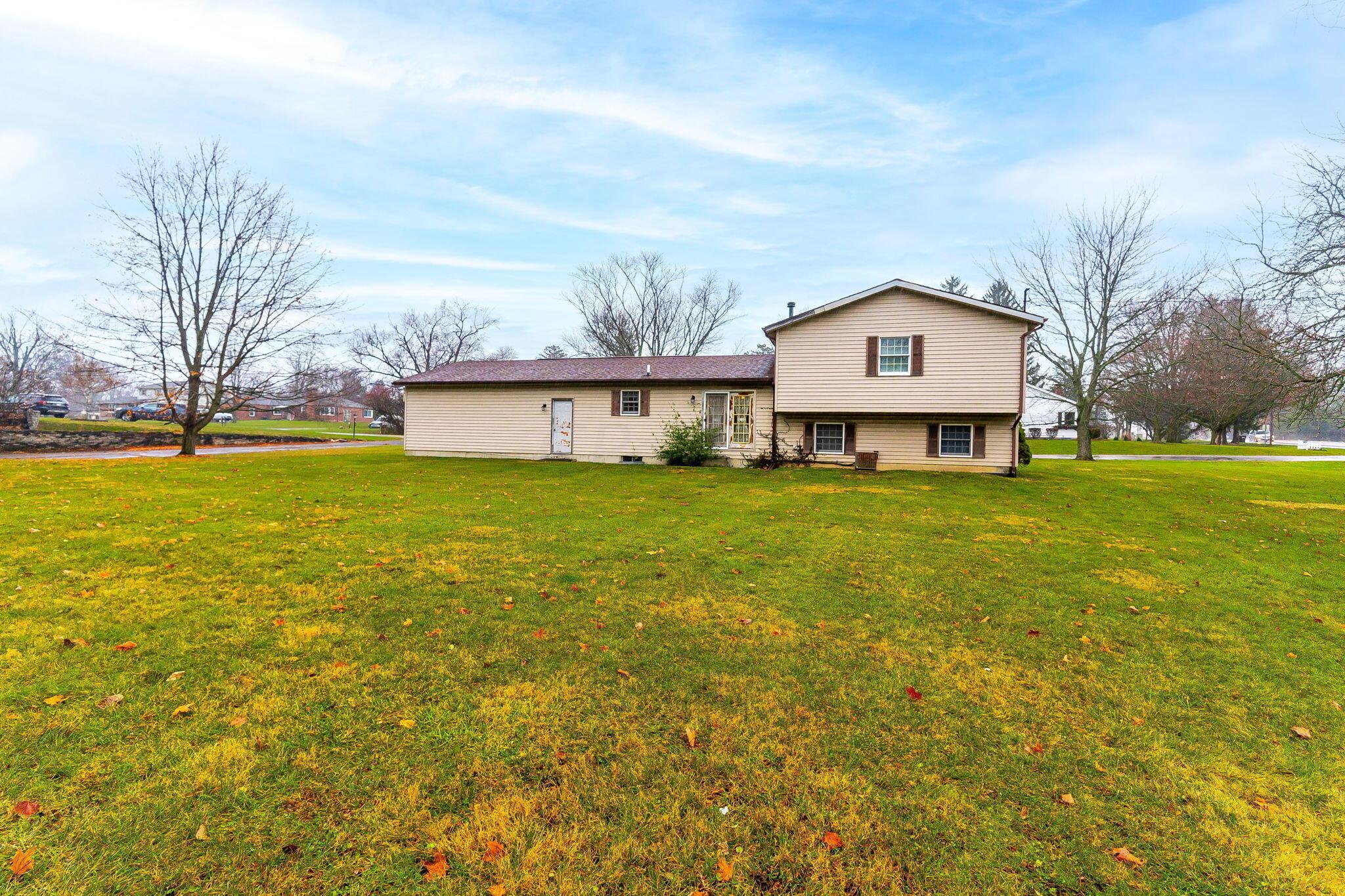 487 Meadow Lane Springfield, OH 45505 - Photo 7 of 58 487 Meadow Ln (Exterior)-11