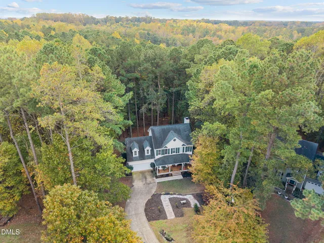 view of an outdoor space with mountain view