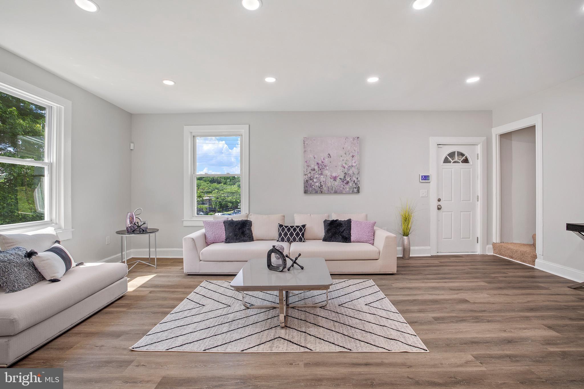 6907 Riverdale Road Lanham, MD 20706 - Photo 4 of 18 Living Room