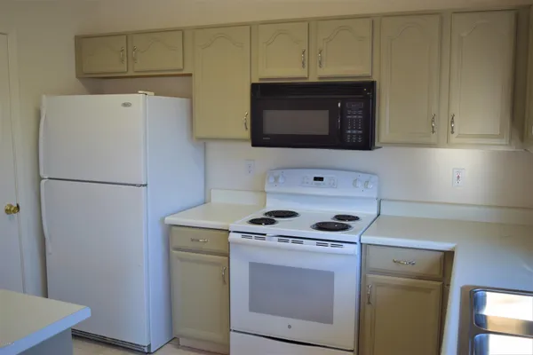 $2,025 | 13323 East Butler Street, Chandler, AZ 85225