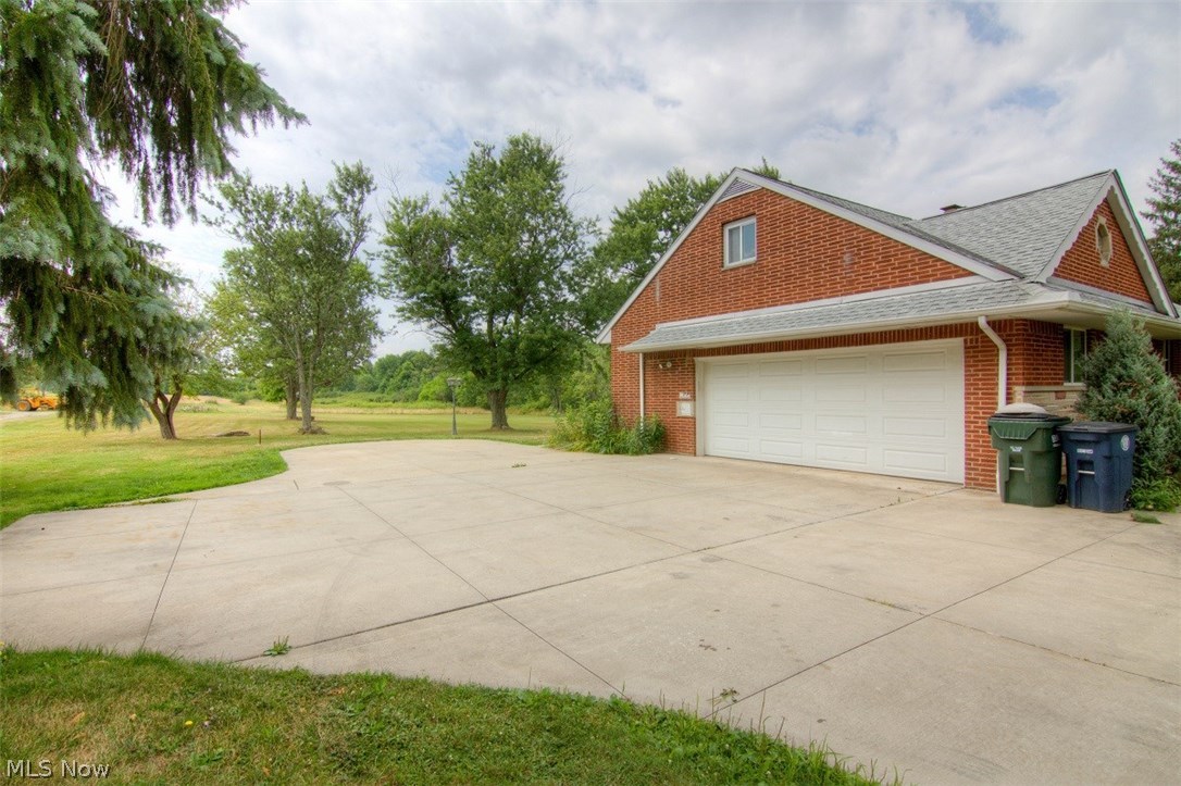 27450 Emery Road Orange, OH 44022 - Photo 2 of 30 Gallery Image 2