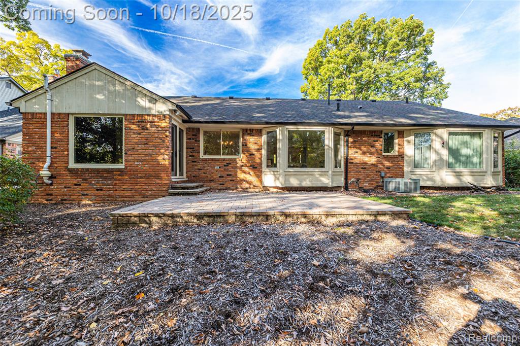 448 Streamview Court Rochester Hills, MI 48309 - Photo 3 of 40