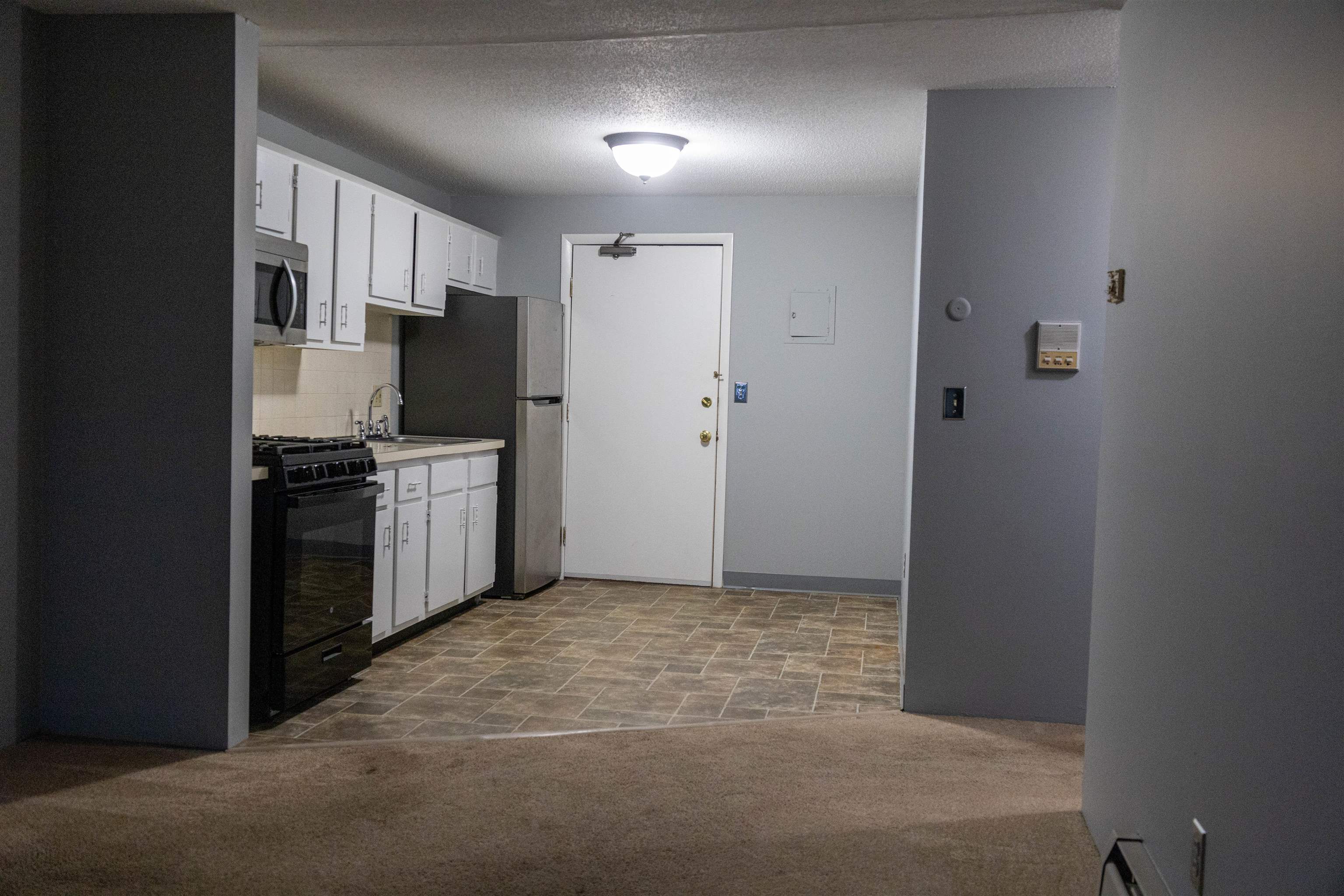 136 Mammoth Road, Unit 27 Hooksett, NH 03106 - Photo 7 of 12