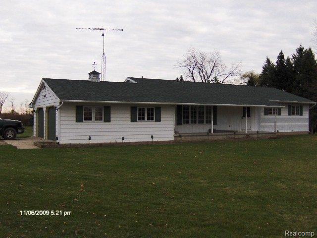 431 Golf Road Lapeer, MI 48446 - Photo 1 of 2 1 front view