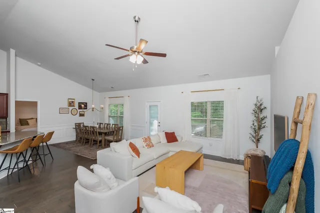 $2,150 | 106 Starlight Drive, Greenville, SC 29605