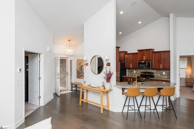 $2,150 | 106 Starlight Drive, Greenville, SC 29605