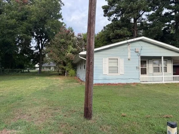 $1,200 | 1025 17th Street Northeast, Paris, TX 75460