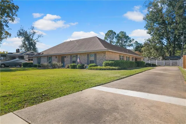 $279,500 | 704 Post Oak Boulevard, Alexandria, LA 71303