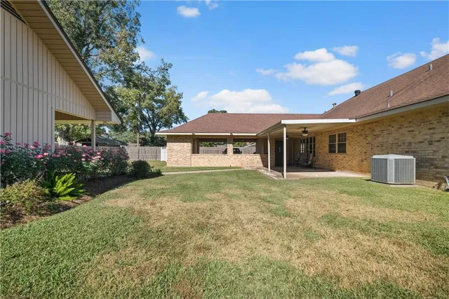 $279,500 | 704 Post Oak Boulevard, Alexandria, LA 71303
