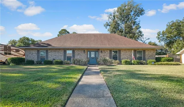 $279,500 | 704 Post Oak Boulevard, Alexandria, LA 71303
