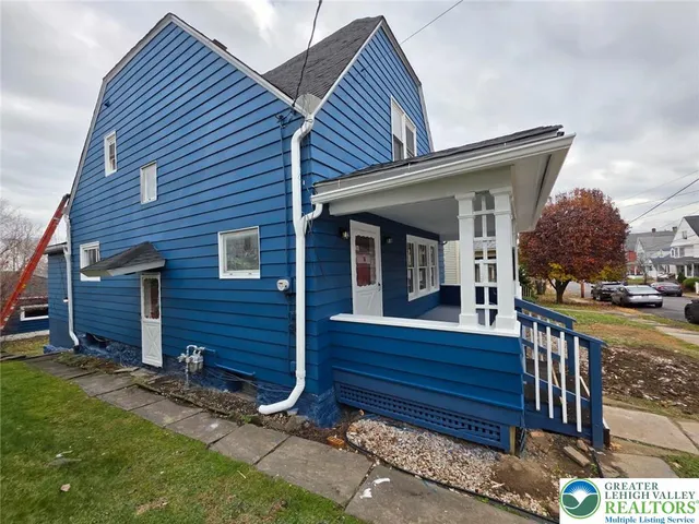 a view of a living room