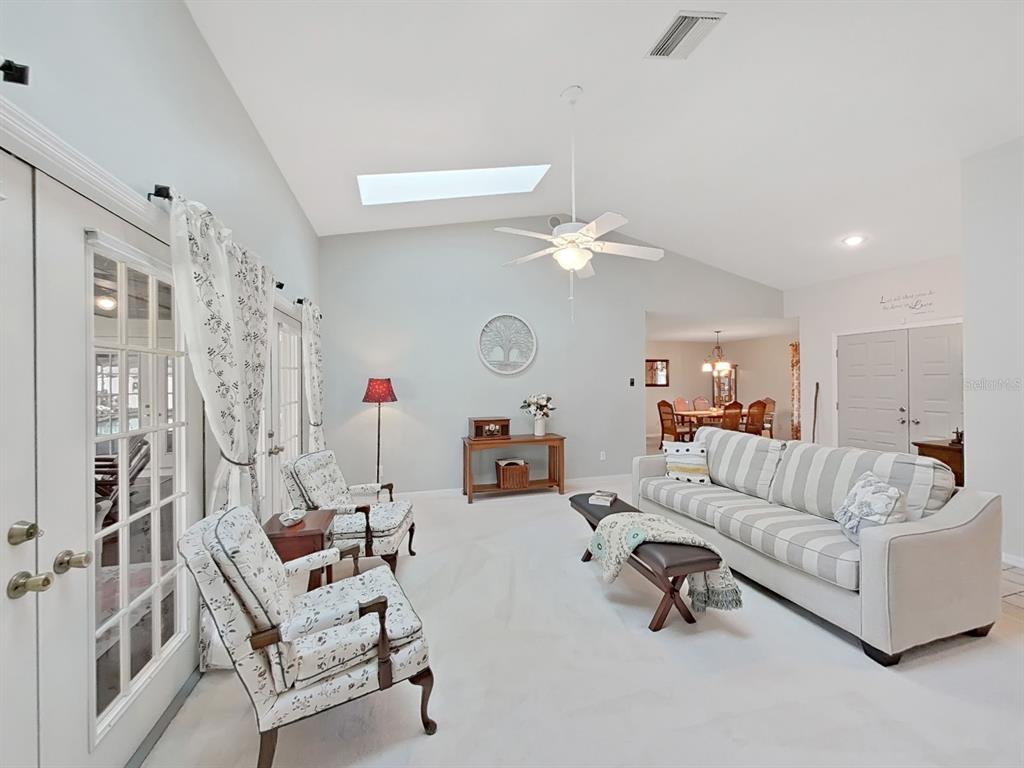 305 Running Horse Road Seffner, FL 33584 - Photo 16 of 54