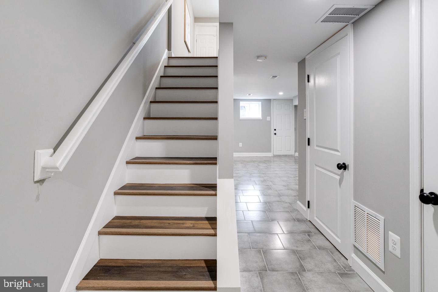 3011 Pulaski Highway Baltimore, MD 21224 - Photo 41 of 55 a view of an entryway