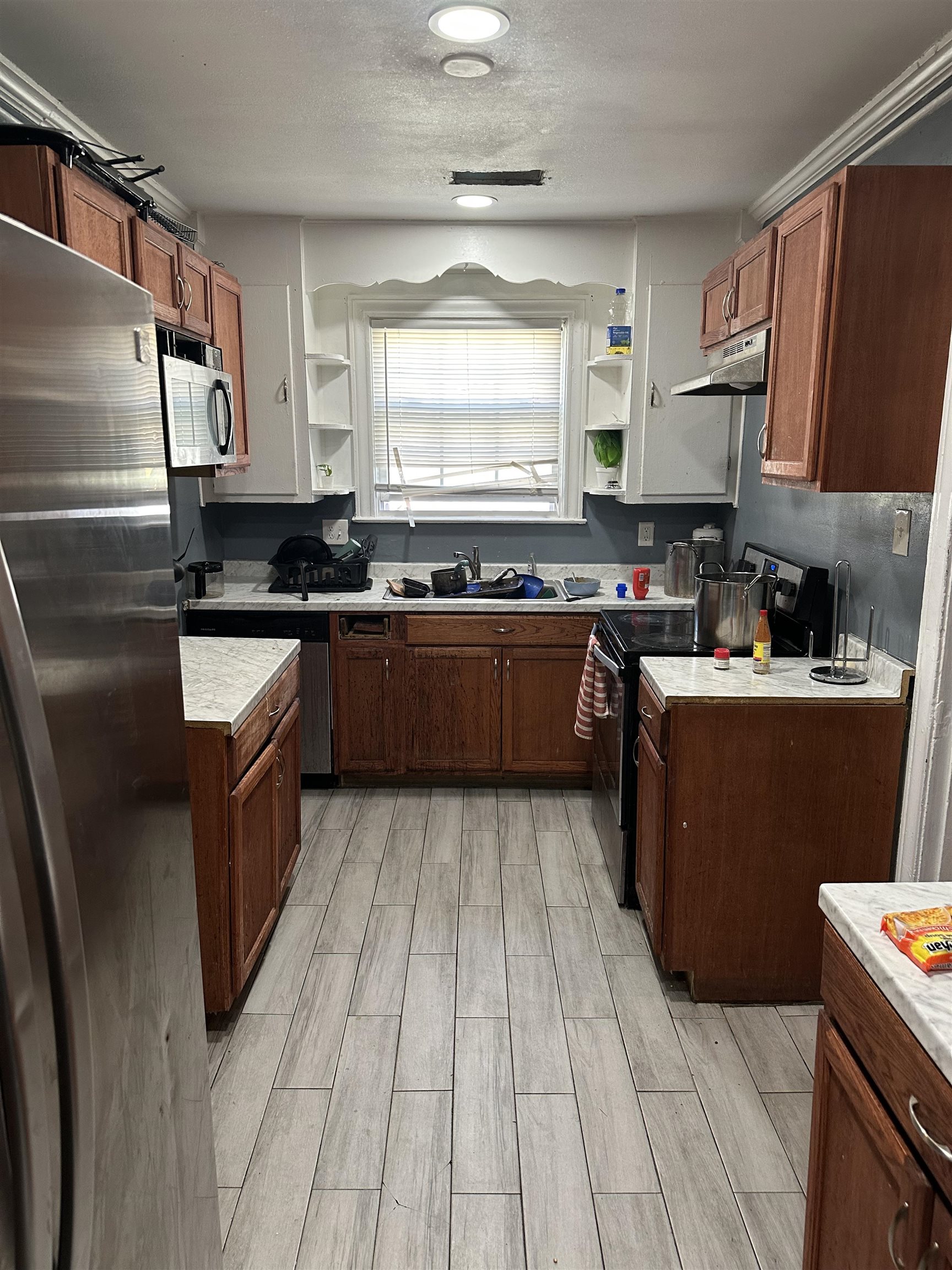 903 Mosby Road Memphis, TN 38116 - Photo 3 of 9 a kitchen with stainless steel appliances granite countertop a stove a sink dishwasher and a refrigerator