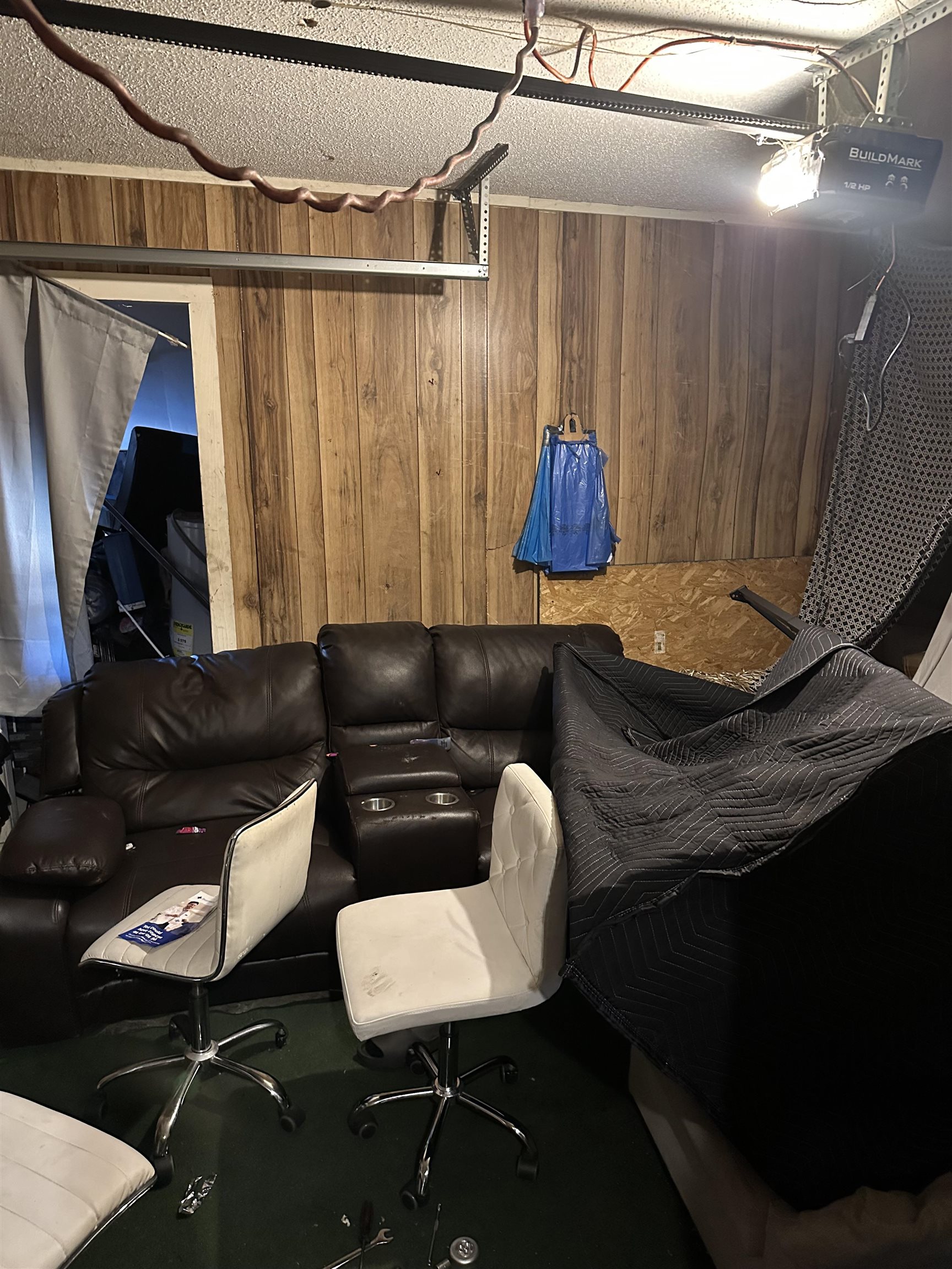 903 Mosby Road Memphis, TN 38116 - Photo 4 of 9 a living room with a couch and a rug