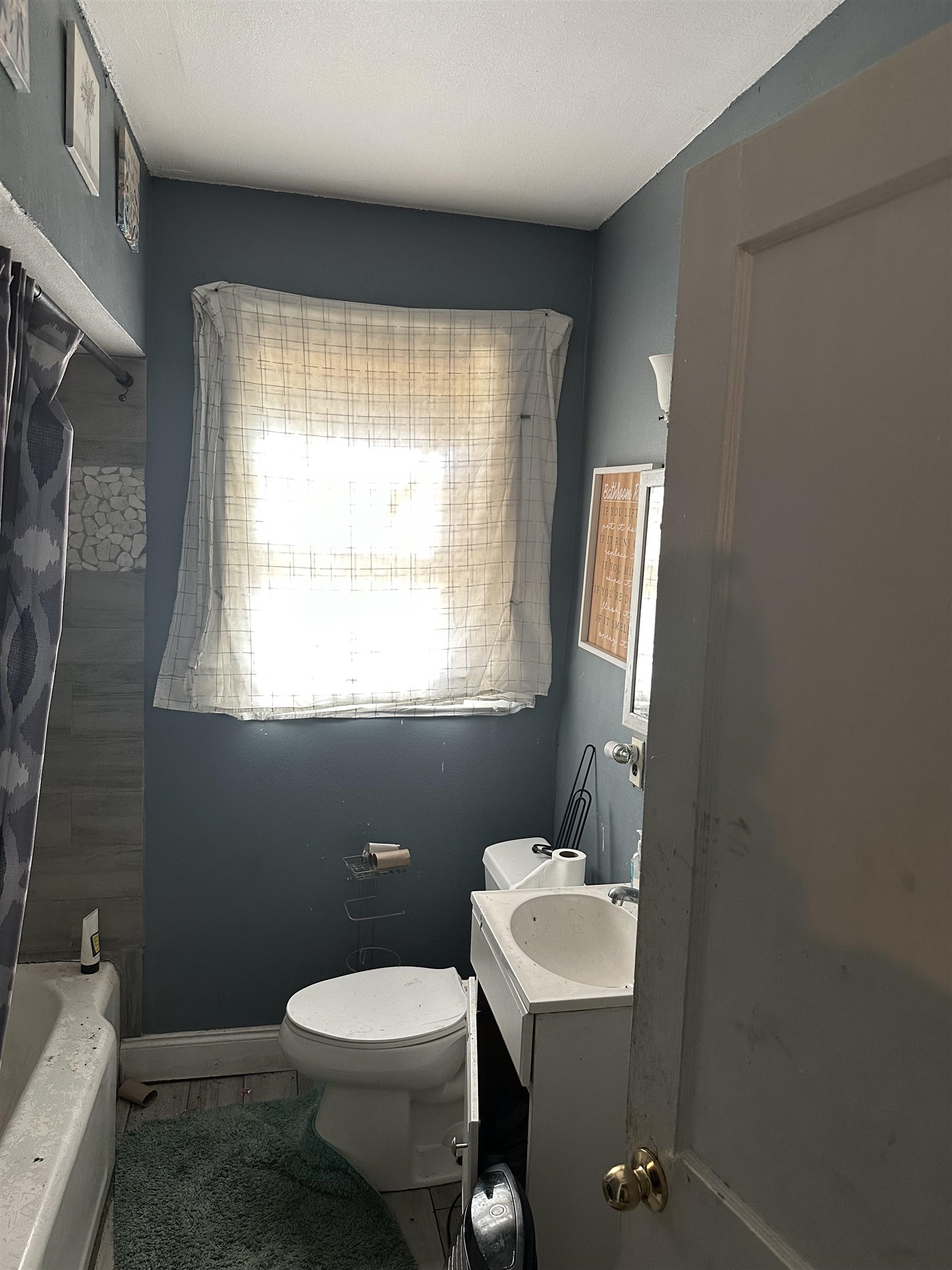 903 Mosby Road Memphis, TN 38116 - Photo 7 of 9 a bathroom with a toilet sink and mirror