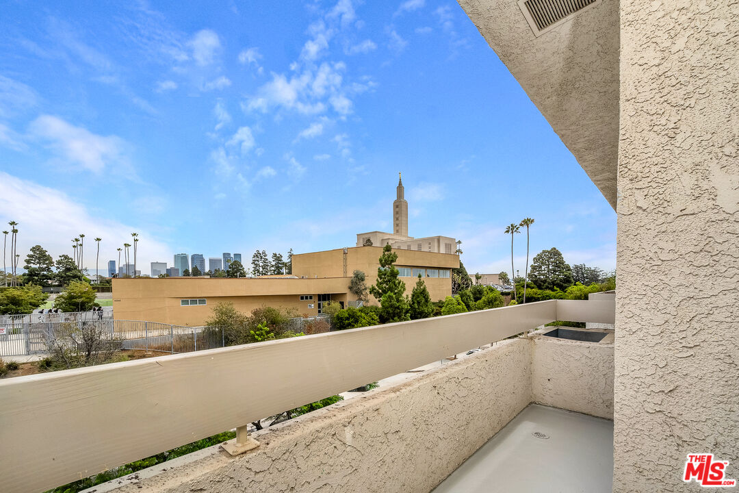 1655 Selby Avenue, Unit 301 Los Angeles, CA 90024 - Photo 14 of 24