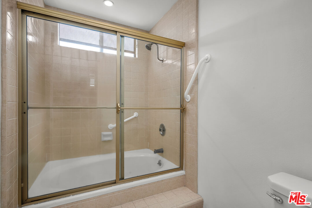 1655 Selby Avenue, Unit 301 Los Angeles, CA 90024 - Photo 19 of 24