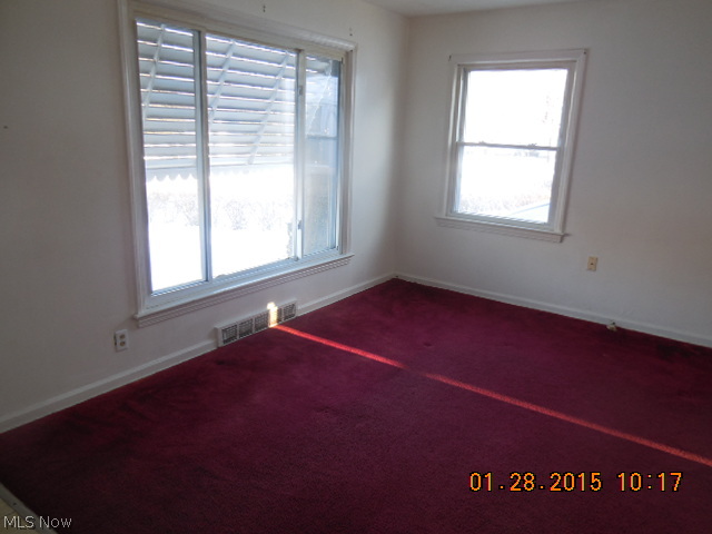 18260 Groton Road Cleveland, OH 44121 - Photo 7 of 10