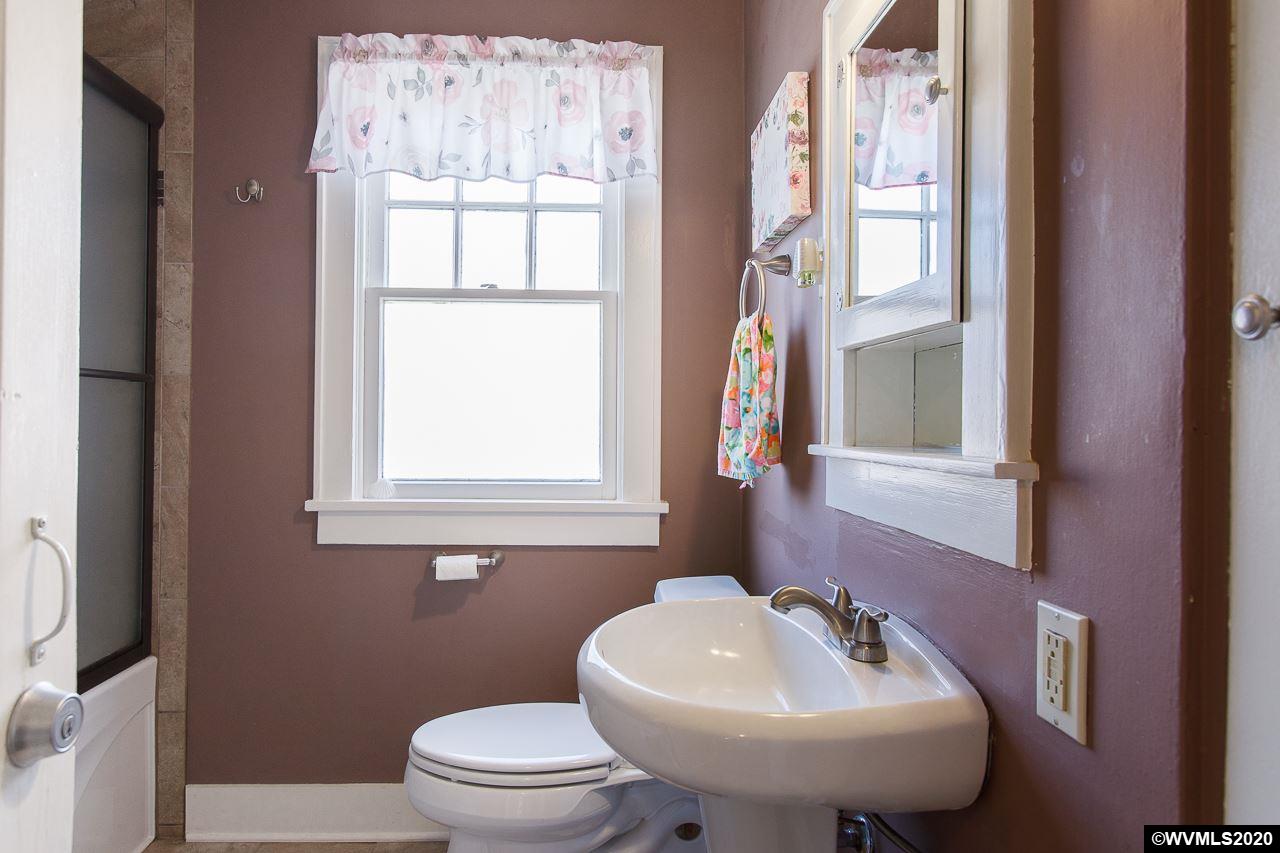 840 Southwest Maple Street Albany, OR 97321 - Photo 16 of 29 Gallery Image 16