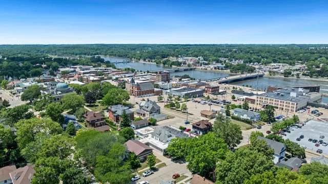 $399,000 | 213 Crawford Avenue, Dixon, IL 61021