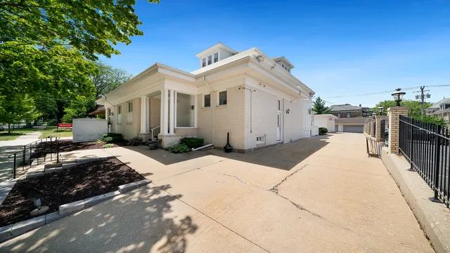 $399,000 | 213 Crawford Avenue, Dixon, IL 61021