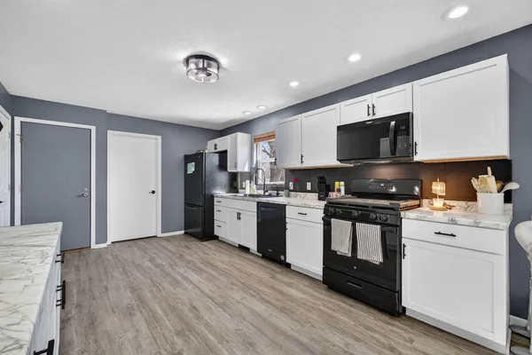 $259,900 | 322 Sullivan Drive, Colona, IL 61241