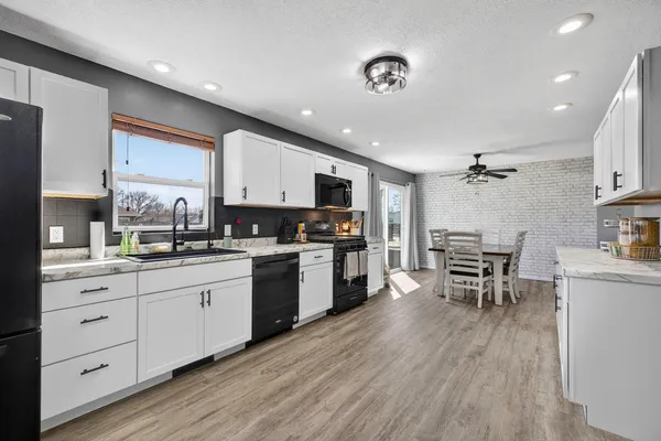 $259,900 | 322 Sullivan Drive, Colona, IL 61241