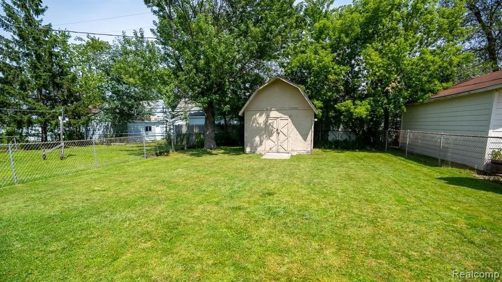 21772 Rausch Avenue Eastpointe, MI 48021 - Photo 10 of 23
