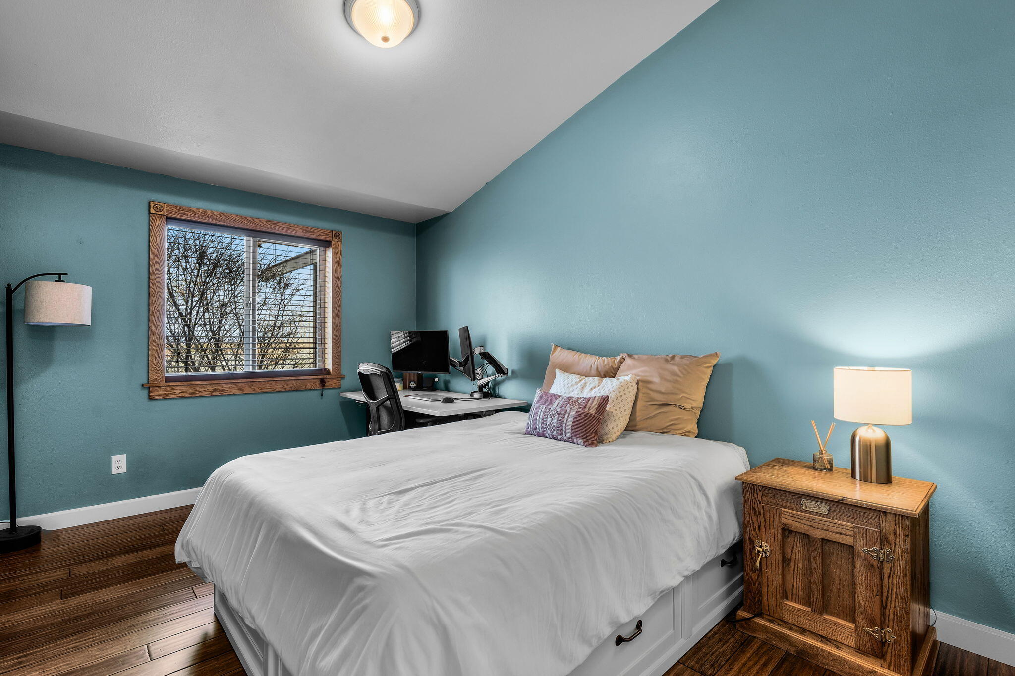 2427 Southwest 33rd Street Redmond, OR 97756 - Photo 12 of 21 2024_03_21_2427_sw_33rd_st_rdm-18