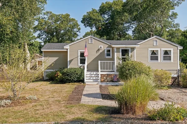 $450,000 | 15 Summer Street, Wareham, MA 02571
