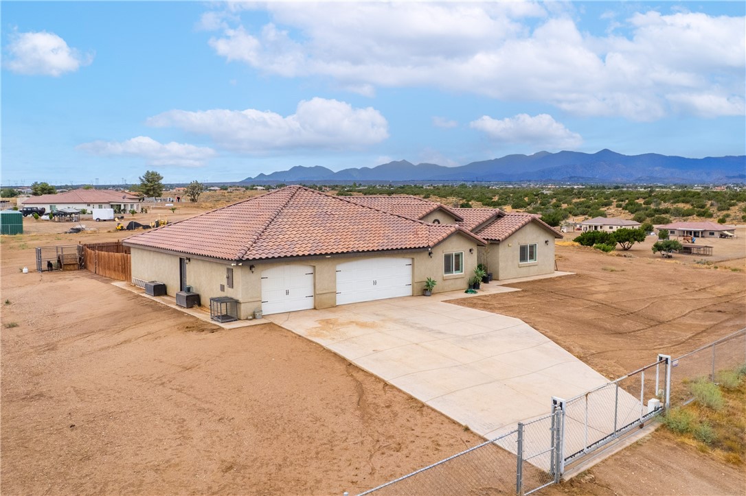 10215 Nielson Road Oak Hills, CA 92344 - Photo 3 of 44 Gallery Image 3