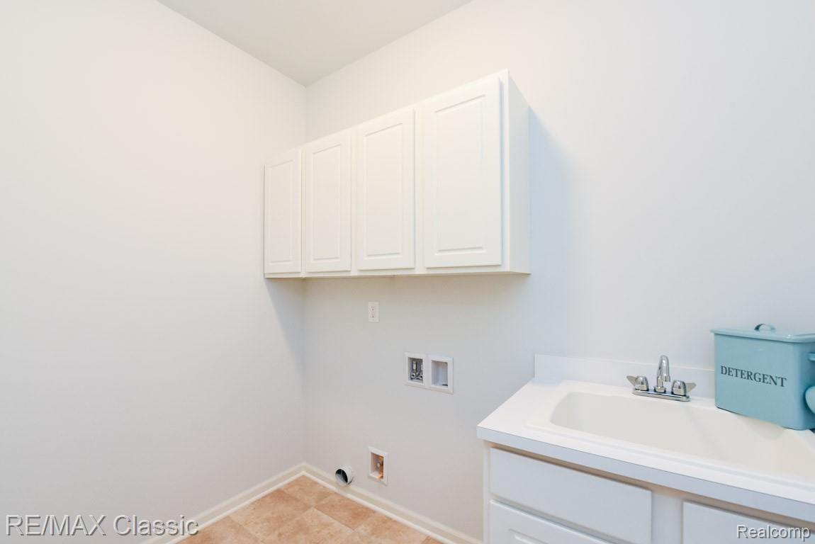 49287 Hawksburry Road Canton, MI 48188 - Photo 27 of 95 0049.jpg
