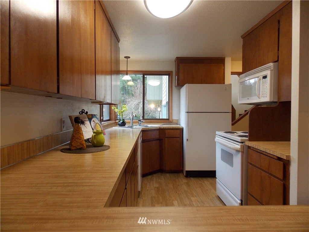 4530 Meridian Road Northeast Olympia, WA 98516 - Photo 9 of 24 Gallery Image 9