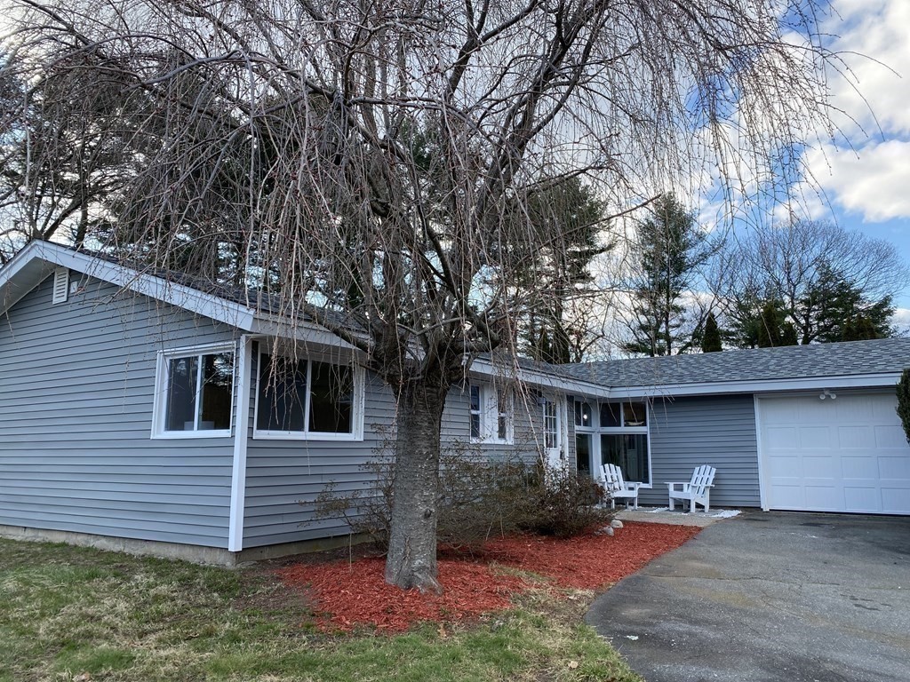 82 Griffin Road Framingham, MA 01701 - Photo 33 of 39 a backyard of a house with seating space